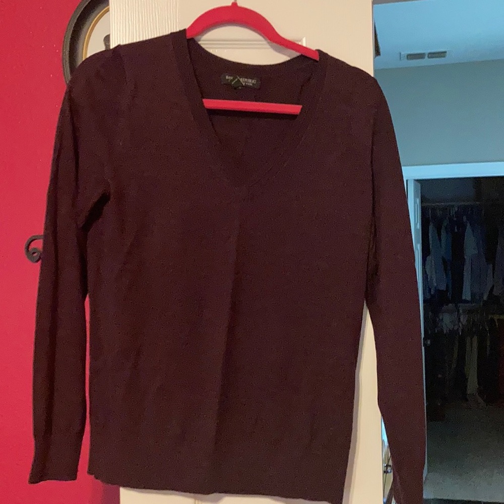 V neck sweater
